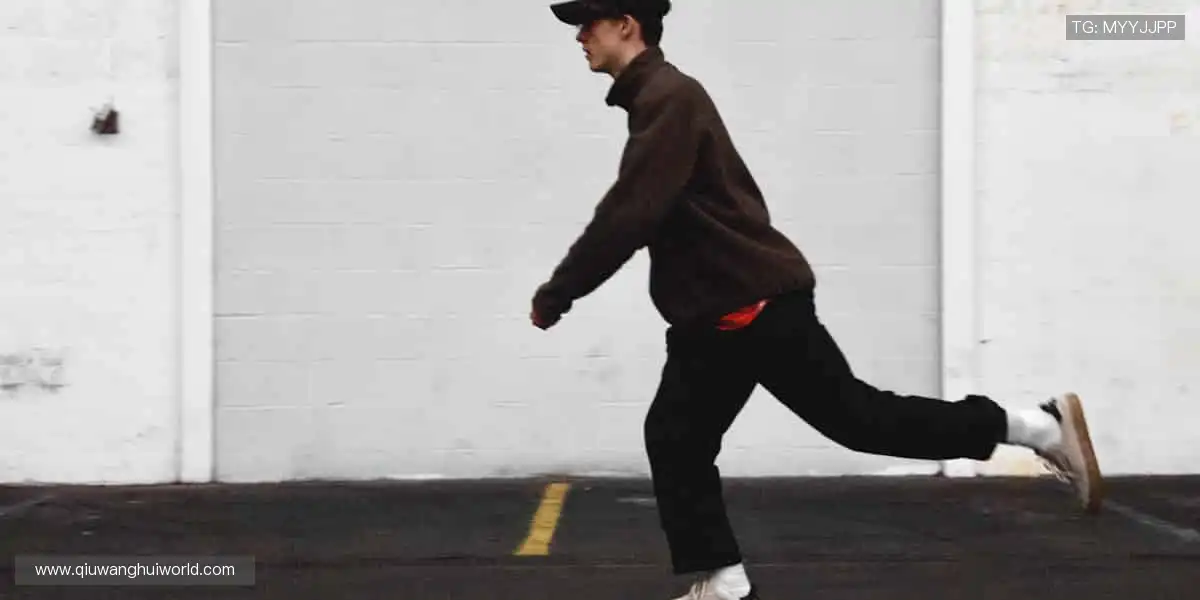 🎁独家周边来袭！限量款球星签名，让热爱触手可及🏅